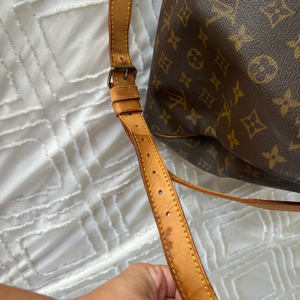 Louis Vuitton Brown Monogram Men's Bag - Picture 6 of 14